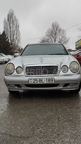 Mercedes E 200