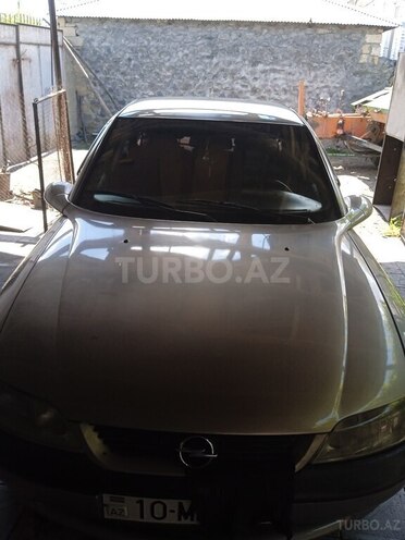 Opel Vectra 1996, 250,000 km - 1.6 l - Qax