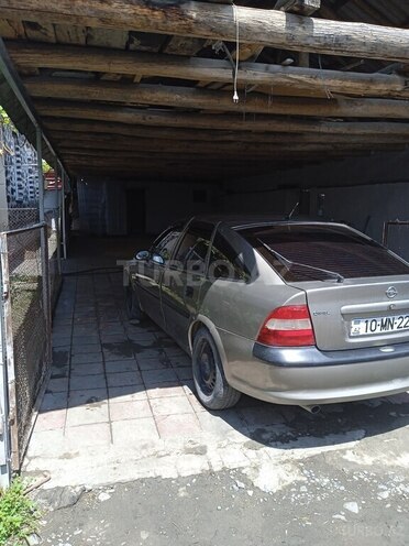 Opel Vectra 1996, 250,000 km - 1.6 l - Qax