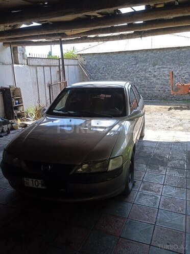 Opel Vectra 1996, 250,000 km - 1.6 l - Qax