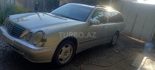 Mercedes E 240 2000, 200,000 km - 2.4 л - Saatlı