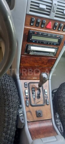 Mercedes E 240 2000, 200,000 km - 2.4 л - Saatlı