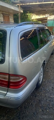 Mercedes E 240 2000, 200,000 km - 2.4 л - Saatlı