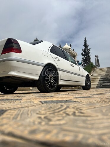 Mercedes C 230