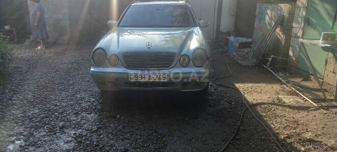 Mercedes E 240 2000, 200,000 km - 2.4 л - Saatlı