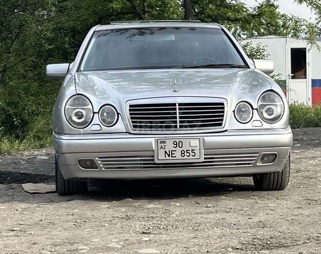 Mercedes E 320