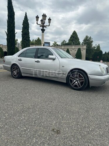 Mercedes E 220