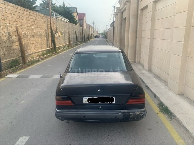 Mercedes E 250 1990, 180,000 km - 2.5 л - Bakı