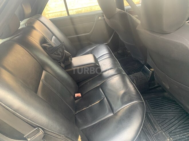 Mercedes E 250 1990, 180,000 km - 2.5 л - Bakı