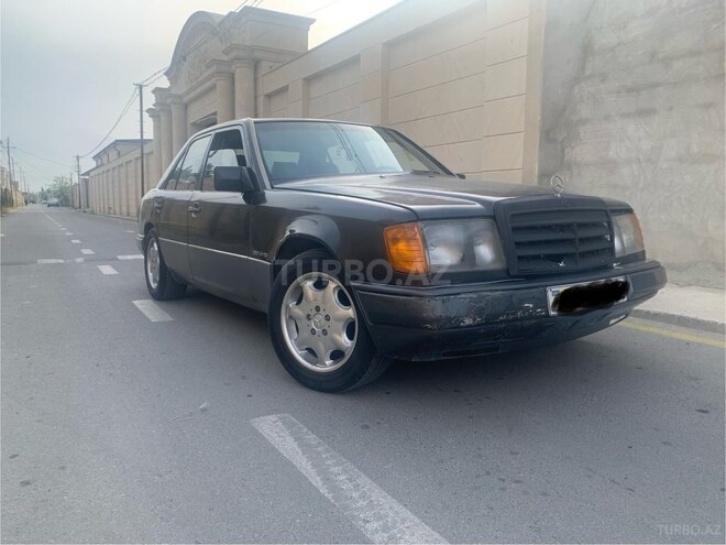 Mercedes E 250 1990, 180,000 km - 2.5 л - Bakı