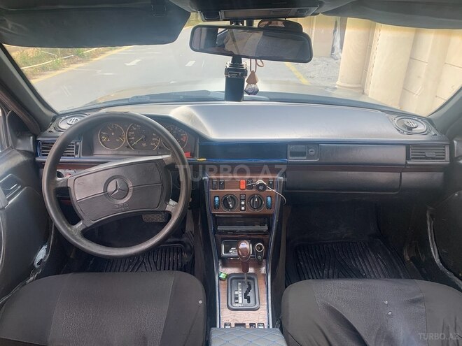 Mercedes E 250 1990, 180,000 km - 2.5 л - Bakı