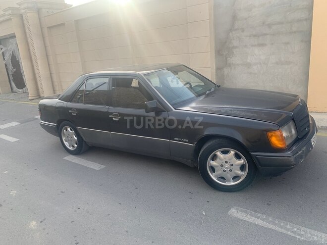 Mercedes E 250 1990, 180,000 km - 2.5 л - Bakı
