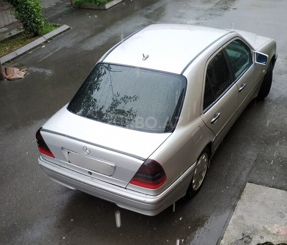 Mercedes C 220 d 2000, 260,000 km - 2.2 l - Balakən