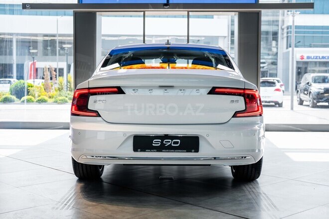 Volvo S90-8