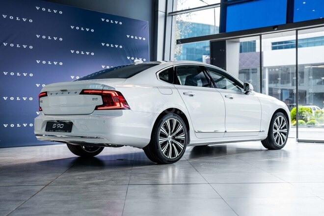 Volvo S90-5