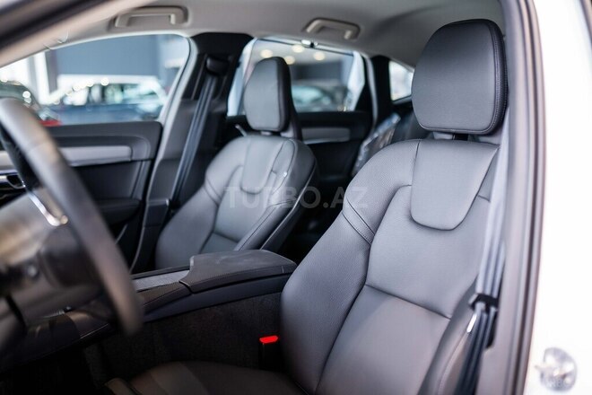 Volvo S90-13