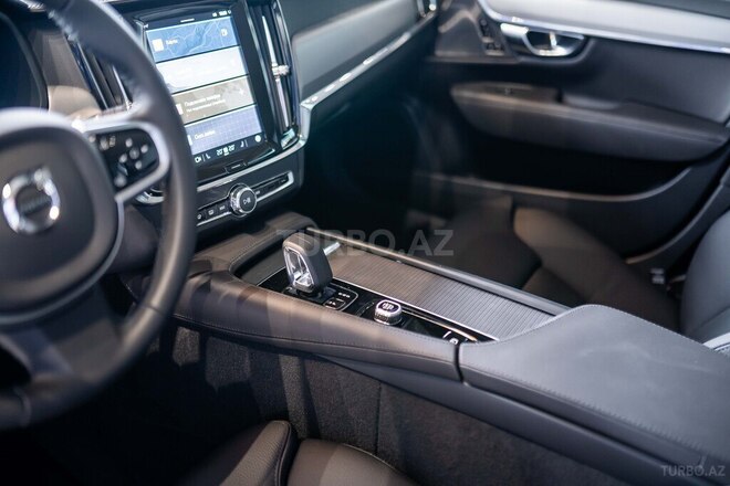 Volvo S90-11