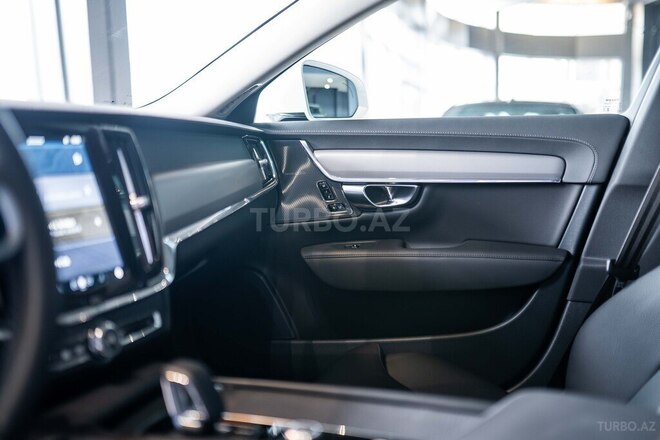 Volvo S90-12