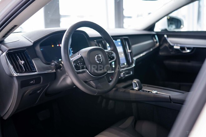 Volvo S90-10