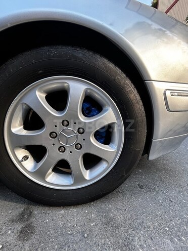 Mercedes E 200 d 2000, 325,800 km - 2.0 l - Bakı