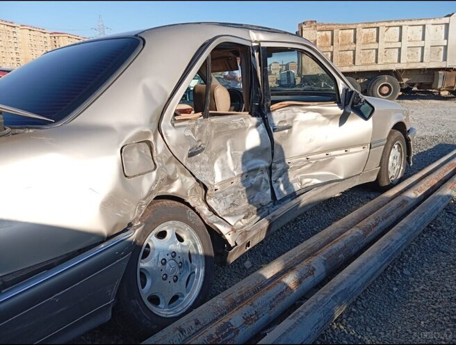 Mercedes C 230 1999, 130,000 km - 2.3 l - Bakı