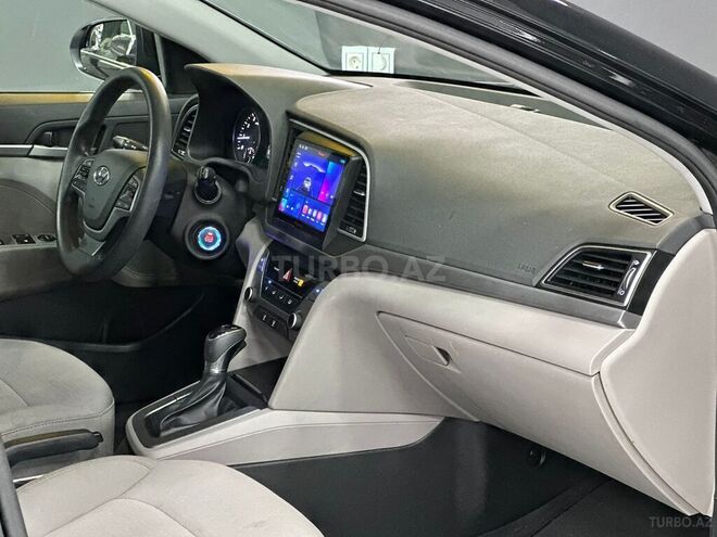 Hyundai Elantra 2018, 80,000 km - 2.0 l - Bakı
