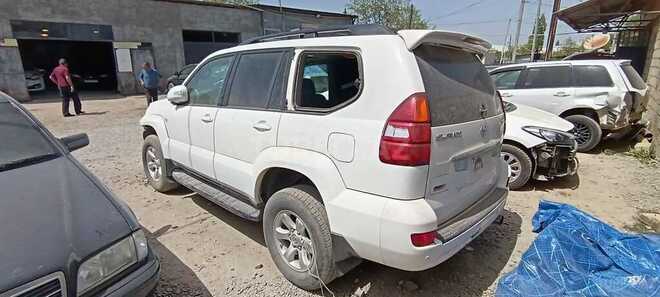 Toyota Land Cruiser Prado 2008, 285,000 km - 2.7 l - Quba