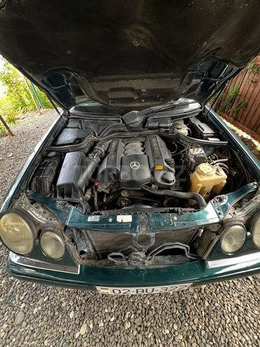 Mercedes E 240 1998, 353,933 km - 2.4 l - Ağdam