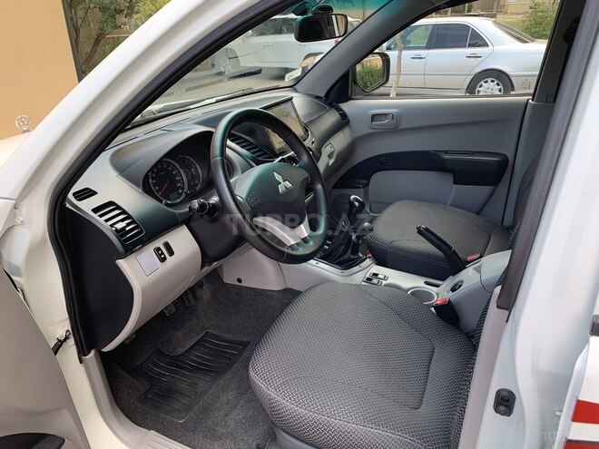Mitsubishi L200 2014, 168,350 km - 2.5 л - Bakı