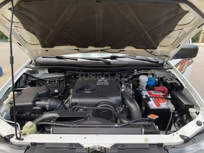 Mitsubishi L200 2014, 168,350 km - 2.5 л - Bakı