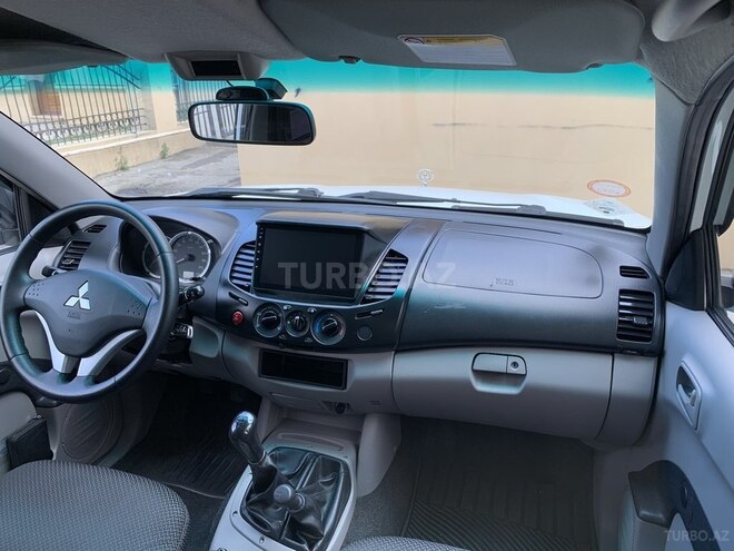 Mitsubishi L200 2014, 168,350 km - 2.5 л - Bakı