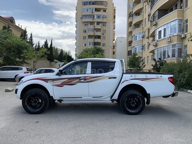 Mitsubishi L200 2014, 168,350 km - 2.5 л - Bakı