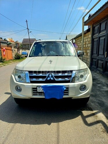 Mitsubishi Pajero 2012, 142,500 km - 3.8 л - Quba