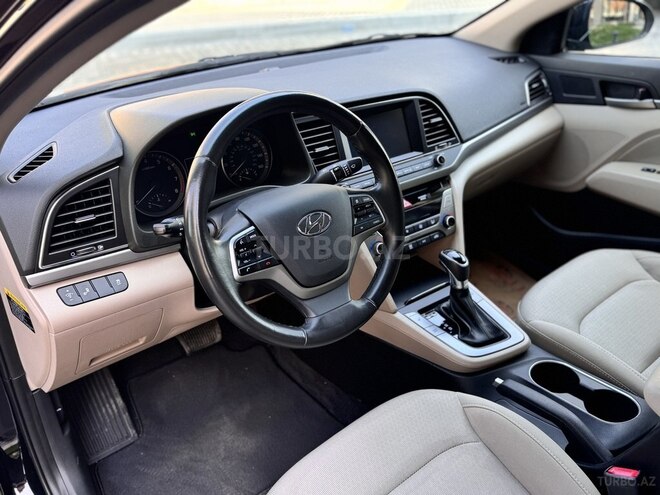 Hyundai Elantra 2018, 60,900 km - 2.0 l - Bakı
