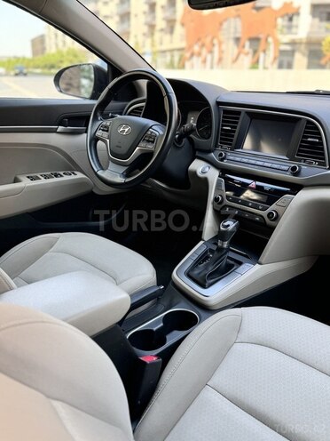 Hyundai Elantra 2018, 60,900 km - 2.0 l - Bakı