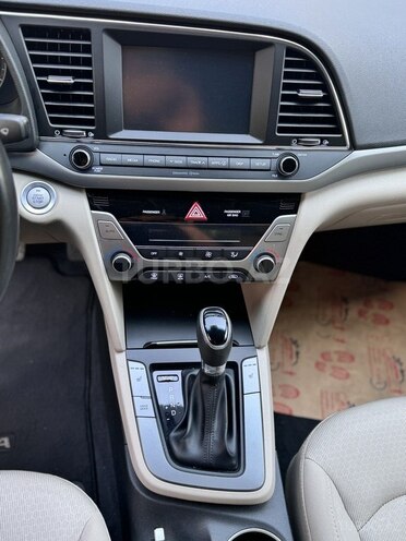 Hyundai Elantra 2018, 60,900 km - 2.0 l - Bakı