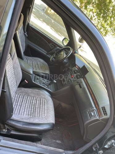 Mercedes E 240 1999, 214,000 km - 2.4 l - Bakı