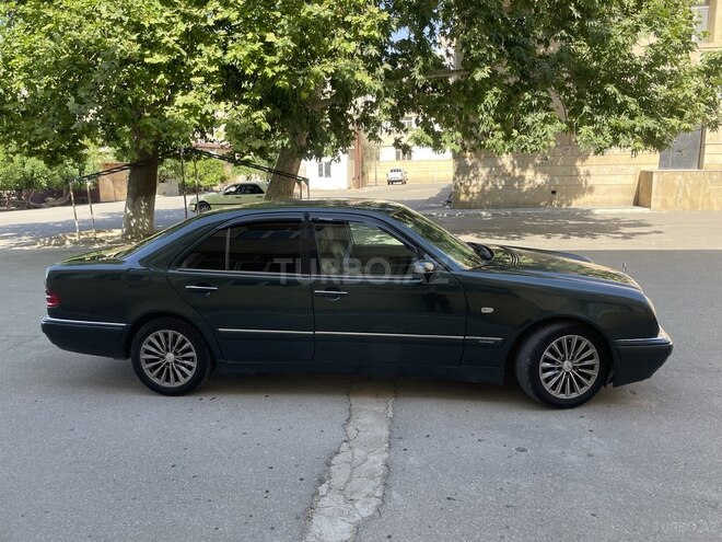Mercedes E 240 1999, 214,000 km - 2.4 l - Bakı