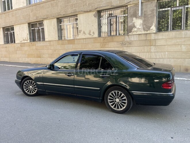 Mercedes E 240 1999, 214,000 km - 2.4 l - Bakı