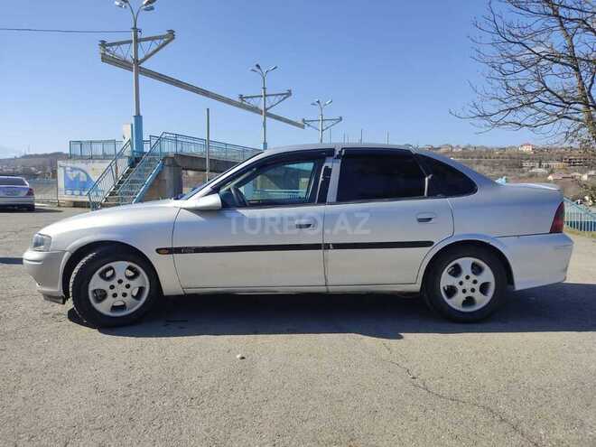 Opel Vectra 1998, 250,000 km - 2.0 l - Quba
