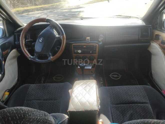 Opel Vectra 1998, 250,000 km - 2.0 l - Quba