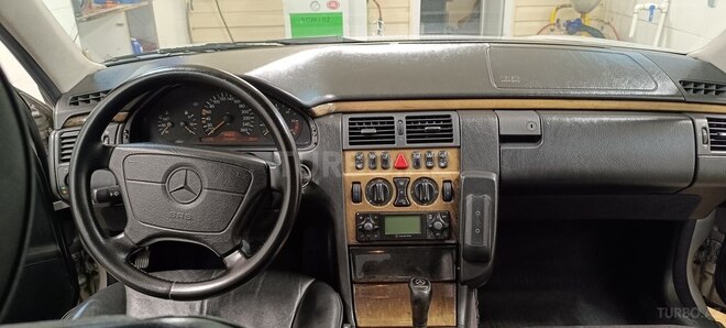 Mercedes E 300 1999, 320,000 km - 3.0 л - Bakı