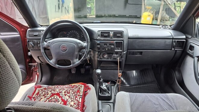 Opel Vectra 1995, 156,000 km - 1.8 l - Qazax