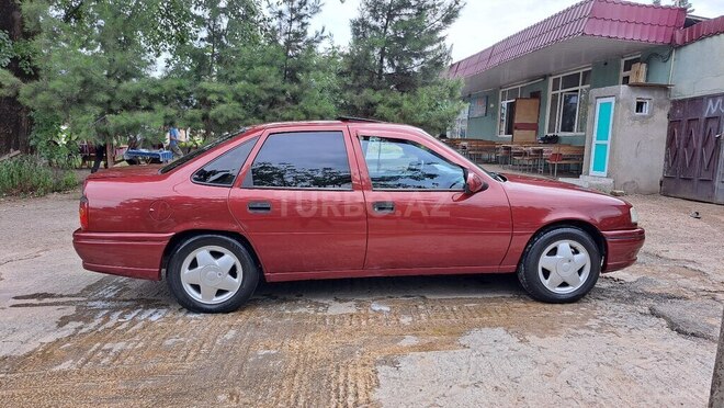 Opel Vectra 1995, 156,000 km - 1.8 l - Qazax