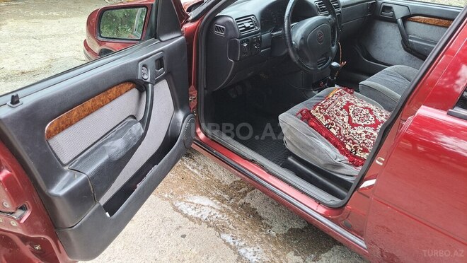Opel Vectra 1995, 156,000 km - 1.8 l - Qazax