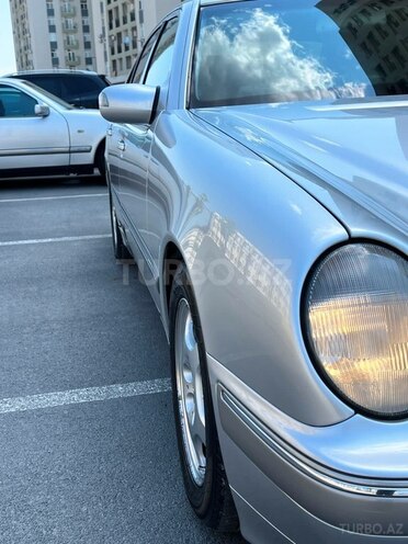 Mercedes E 240 2001, 245,000 km - 2.6 l - Salyan
