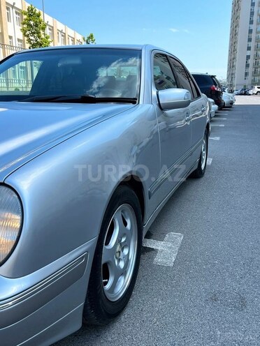 Mercedes E 240 2001, 245,000 km - 2.6 l - Salyan