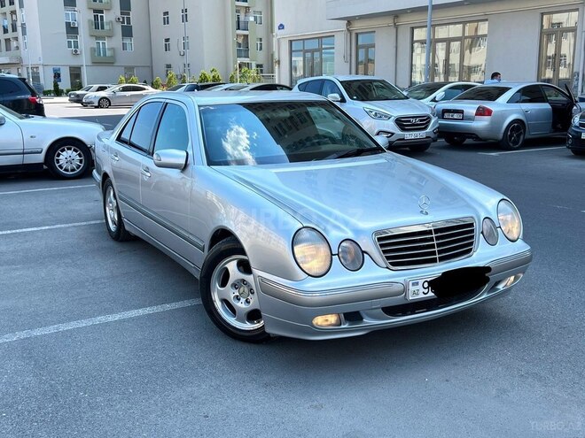Mercedes E 240 2001, 245,000 km - 2.6 l - Salyan
