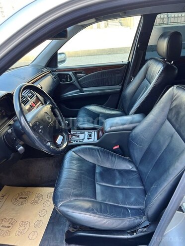 Mercedes E 240 2001, 245,000 km - 2.6 l - Salyan