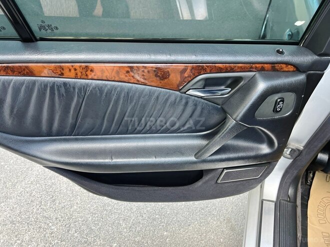 Mercedes E 240 2001, 245,000 km - 2.6 l - Salyan